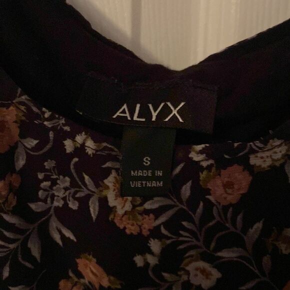 Alex Top  - Picture 2 of 2